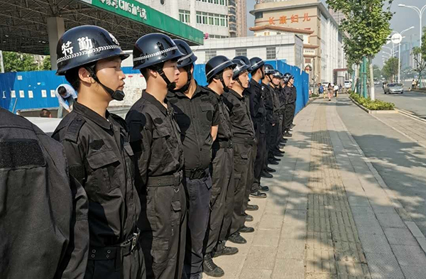 2019年5月公安機(jī)關(guān)拆除危險區(qū)域維穩(wěn)防暴